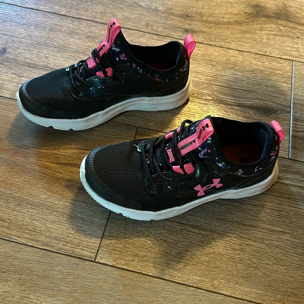 Girls sneakers
